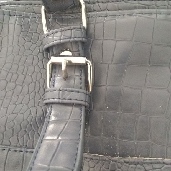 BAG CLEANOUT Pouchee Shoulder Bag - Picture 4 of 7